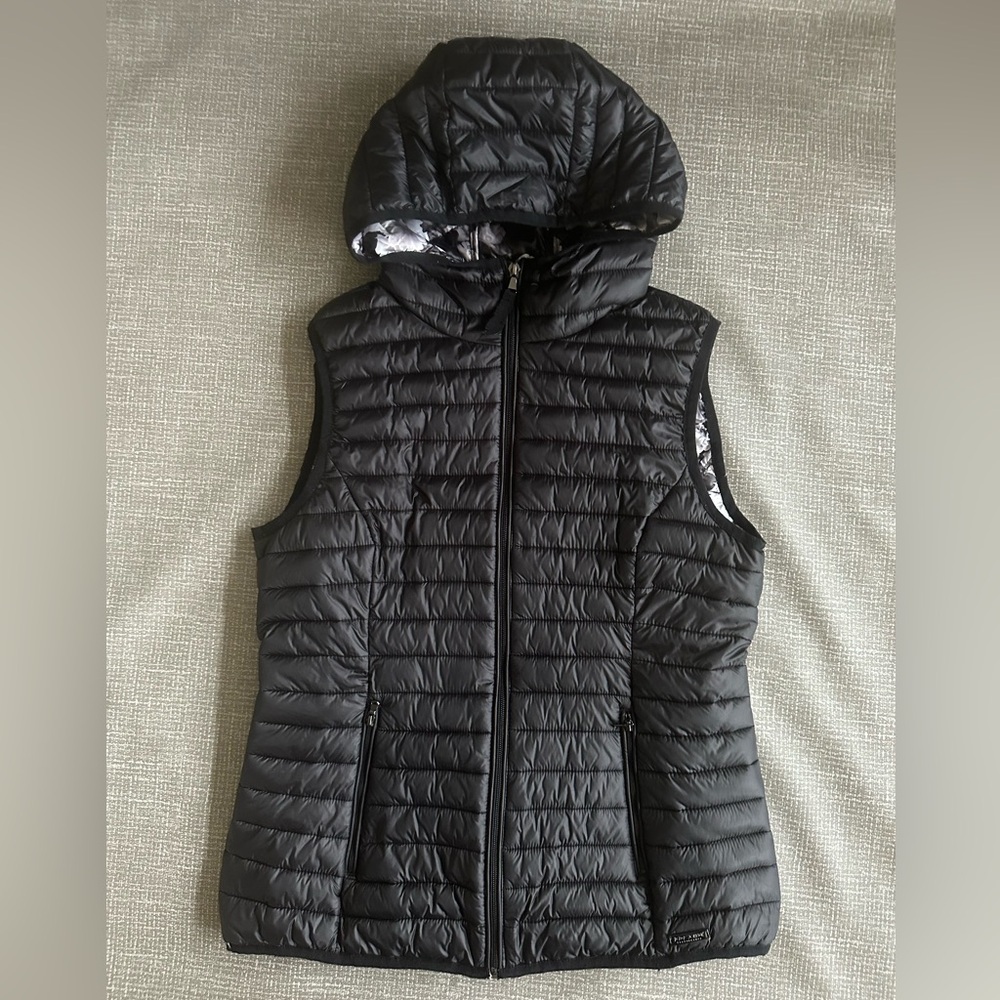 Betsey Johnson Performance Black Puffer Vest size Small